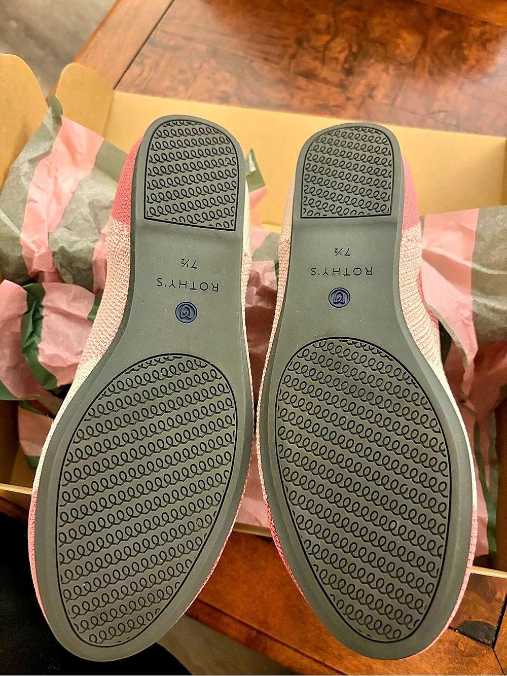 ROTHY'S Rare Limited Edition Stretch Knit Ballet Flats Breast Cancer Awareness - Picture 2 of 2